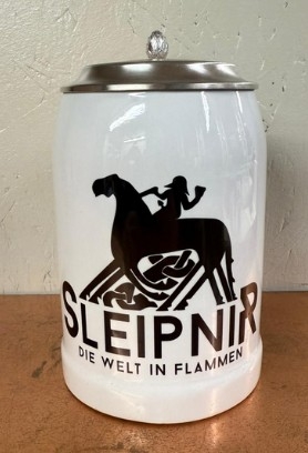 Bierkrug mit Zinndeckel - Sleipnir - Die Welt in Flammen Bierkrug mit Zinndeckel - Sleipnir - Die Welt in Flammen